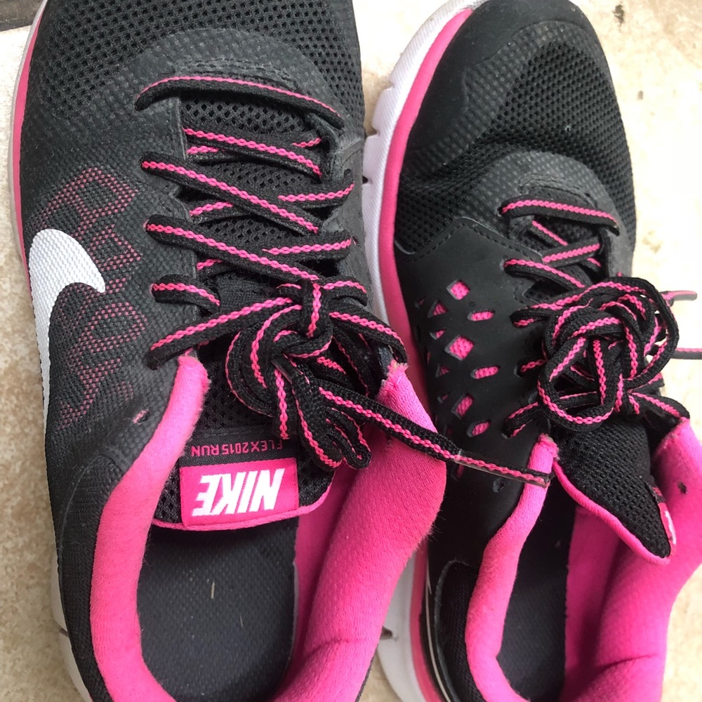Nike - Picture 4 of 6